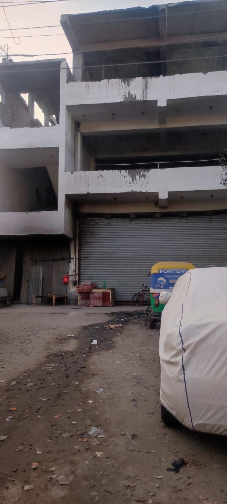 Exterior View, puran-enclave Commercial Showroom 500 Sq.Yd. In Old Faridabad Faridabad 8365796