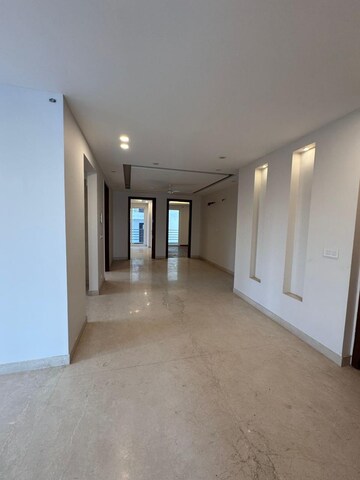 Room in 4 BHK Builder Floor at Ansal Sushant Lok I, Sector 43 – for Rent