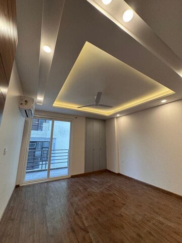 Room in 4 BHK Builder Floor at Ansal Sushant Lok I, Sector 43 – for Rent