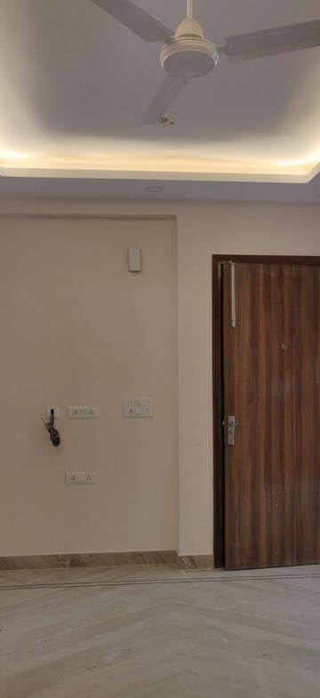 Furnished Amenities in 4 BHK Builder Floor at Ansal Sushant Lok I, Sector 43 – for Rent