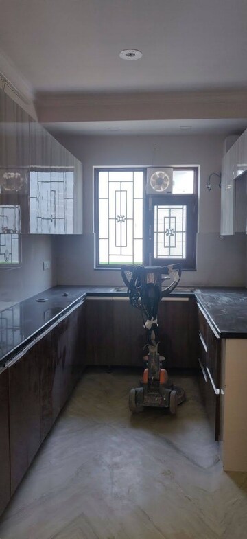 Living Room in 4 BHK Builder Floor at Ansal Sushant Lok I, Sector 43 – for Rent