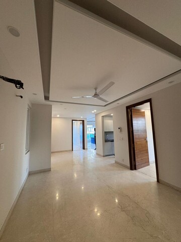 Room in 4 BHK Builder Floor at Ansal Sushant Lok I, Sector 43 – for Rent