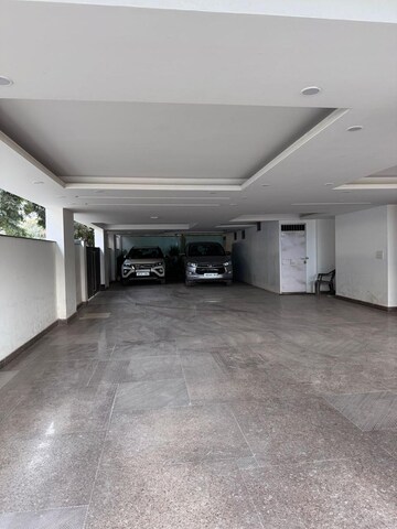 Parking in 4 BHK Builder Floor at Ansal Sushant Lok I, Sector 43 – for Rent
