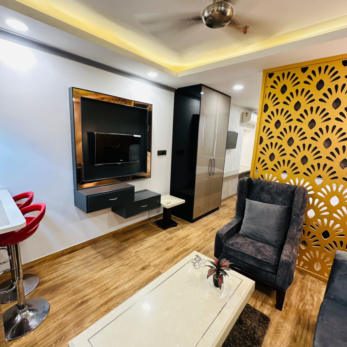 1 BHK 650 Sq.Ft. Apartment in JMD Suburbio