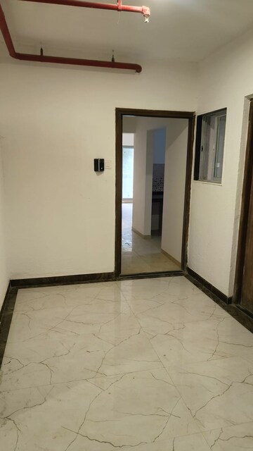 Room in 2 BHK Apartment at Kalpataru Paramount, Kapur Bawdi – for Rent