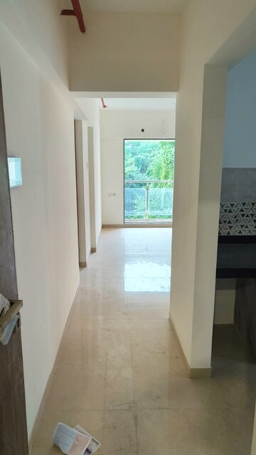 Room in 2 BHK Apartment at Kalpataru Paramount, Kapur Bawdi – for Rent