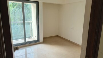 Room in 2 BHK Apartment at Kalpataru Paramount, Kapur Bawdi – for Rent