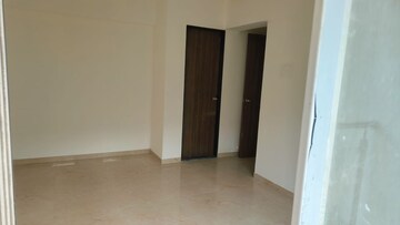 Room in 2 BHK Apartment at Kalpataru Paramount, Kapur Bawdi – for Rent