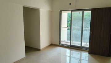 Room in 2 BHK Apartment at Kalpataru Paramount, Kapur Bawdi – for Rent