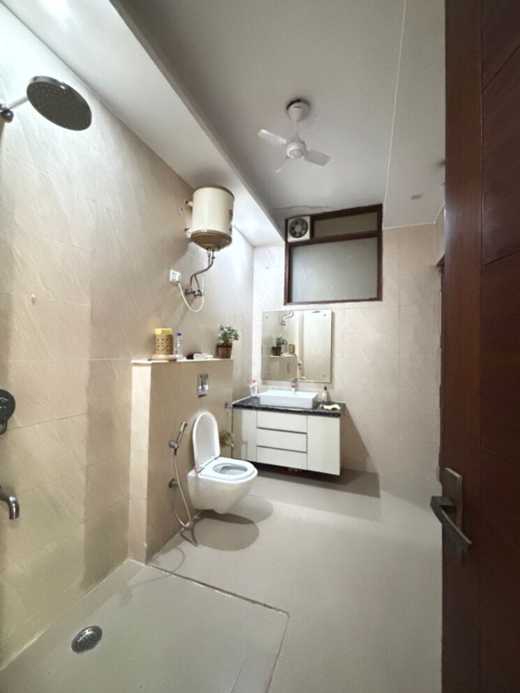 Attached Bathroom, saket 3 Bedroom 1500 Sq.Ft. Apartment In Saket Delhi 8365870