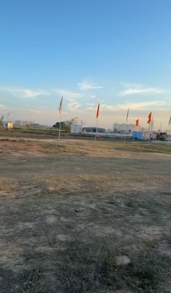 Plot For Sale in Aerocity Pr 7