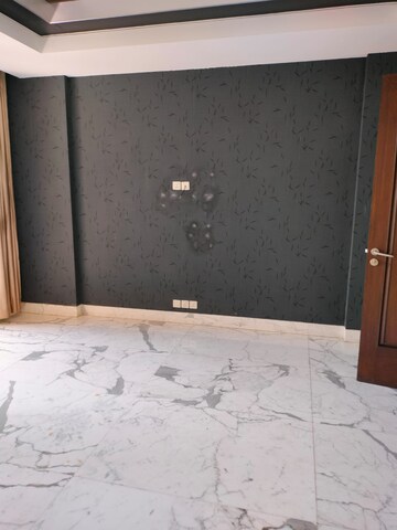 Room in 4 BHK Apartment at Salcon The Verandas, Sector 54 – for Rent