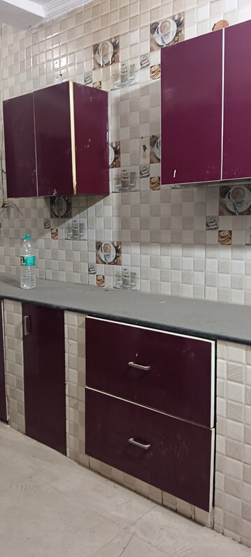 Kitchen in 3 BHK Builder Floor at Ardee Mall, Sector 52 – for Rent
