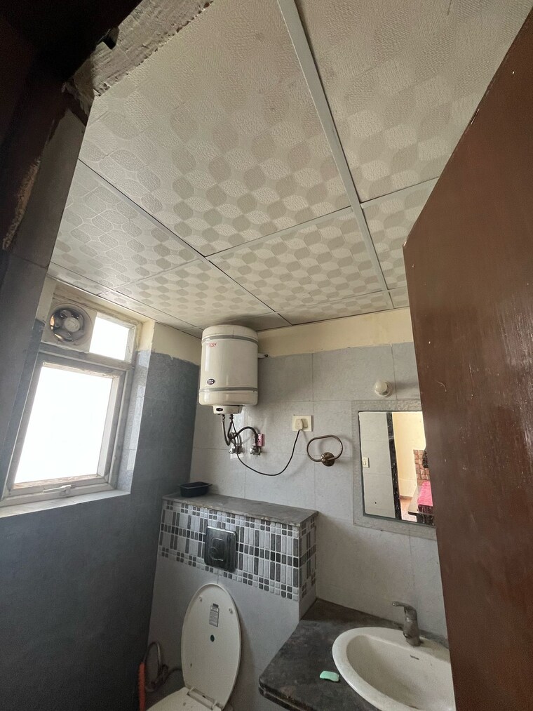 Bathroom, prem-satyam-swastik-apartment 3 Bedroom 1250 Sq.Ft. Independent House In Patiala Road Zirakpur 8366033