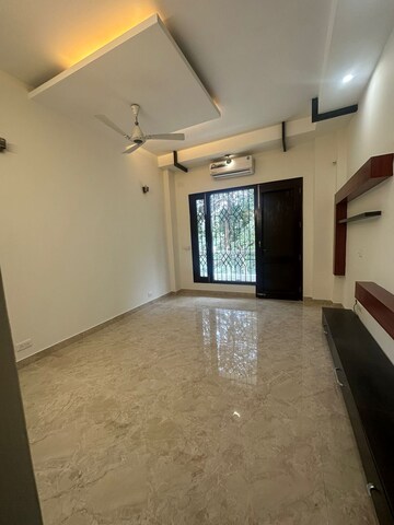 Room in 3 BHK Builder Floor at Ansal Sushant Lok I, Sector 43 – for Rent