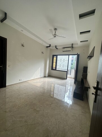 Room in 3 BHK Builder Floor at Ansal Sushant Lok I, Sector 43 – for Rent