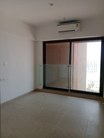 Room in 3 BHK Apartment at Kanakia Silicon Valley, Powai – for Rent