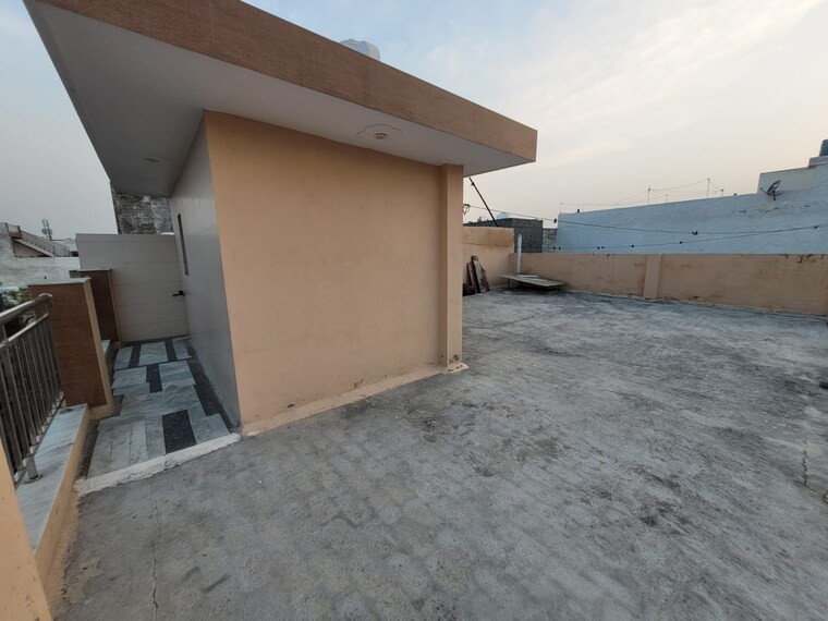 Room, sector 48 3 Bedroom 83 Sq.Yd. Independent House In Sector 48 Faridabad 8366276