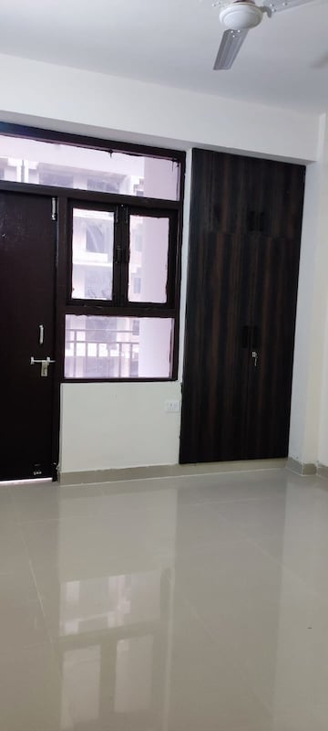 Room in 3 BHK Apartment at Conscient Habitat 78, Sector 78 – for Rent