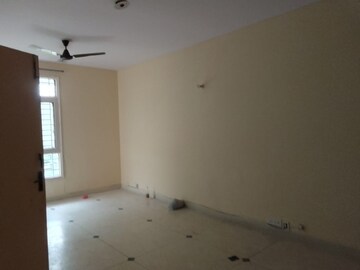Room in 3 BHK Builder Floor at Unitech South City II, Sector 50 – for Rent