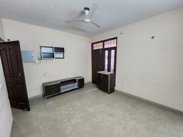 Room in 3 BHK Apartment at SRS Royal Hills, Sector 87 – for Sale
