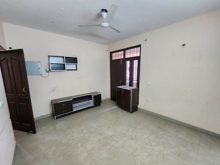 Room, srs-royal-hills 3 Bedroom 950 Sq.Ft. Apartment In Sector 87 Faridabad 8366324