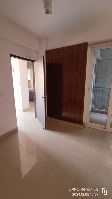 Room in 4 BHK Apartment at Kbnows Apartment, Sector 16 Greater Noida – for Rent