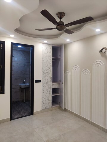 Building Lobby in 3 BHK Builder Floor at Govindpuri – for Rent