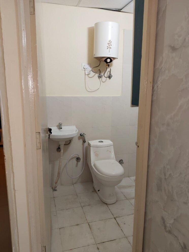 Bathroom, vatika-india-next-floors 2 Bedroom 905 Sq.Ft. Builder Floor In Sector 82 Gurgaon 8366405