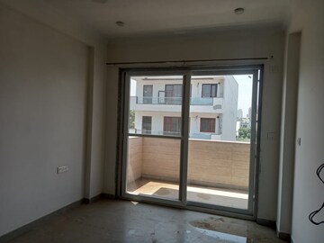 Room in 2 BHK Apartment at Unitech Fresco, Sector 50 – for Rent