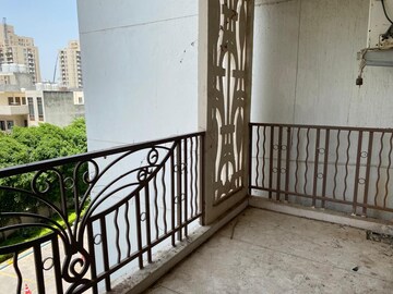 Balcony in 4 BHK Apartment at DLF The Summit, Dlf Phase V – for Rent