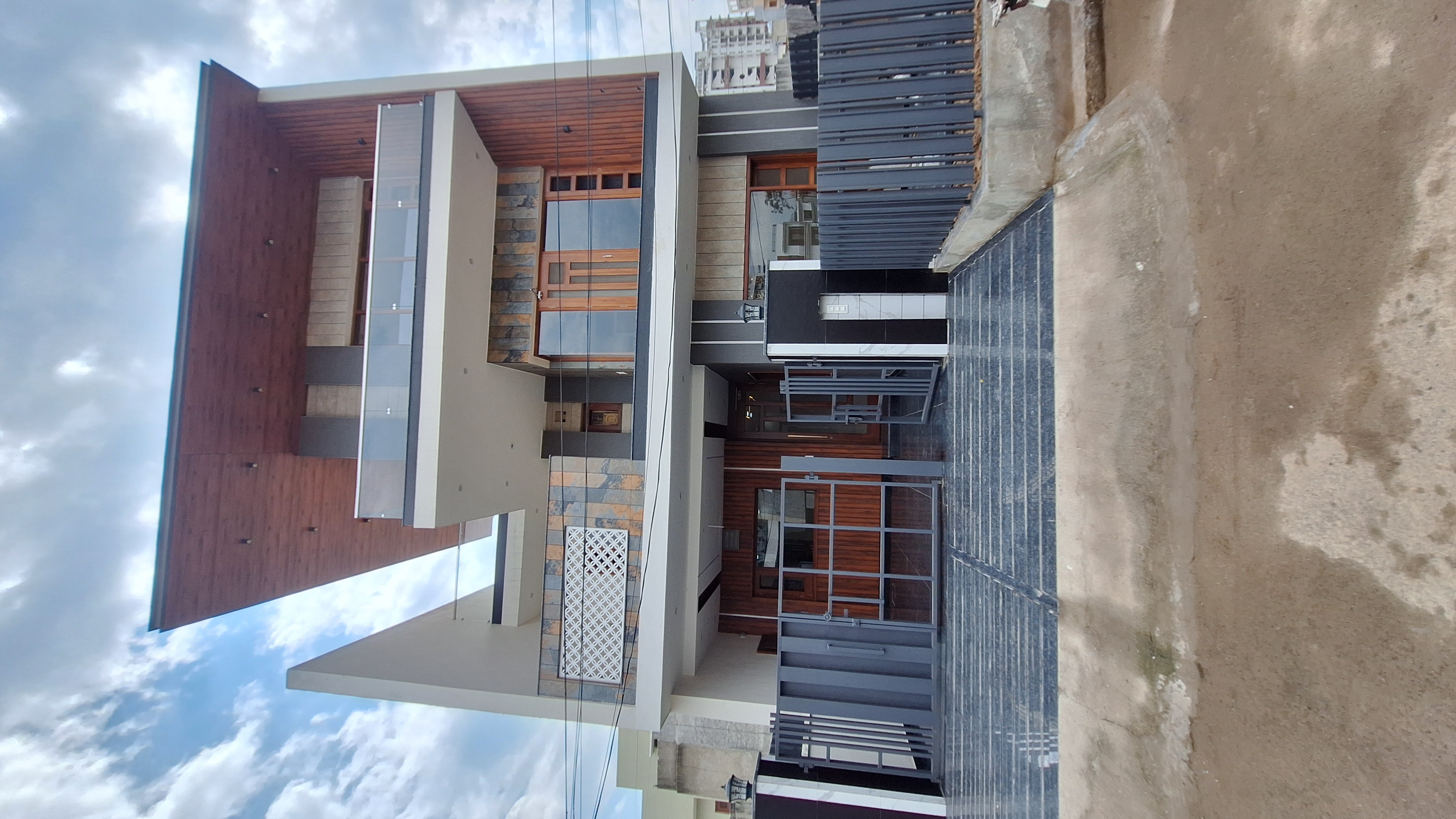 5 BHK + Servant Room Independent House For Sale in Sunny Enclave