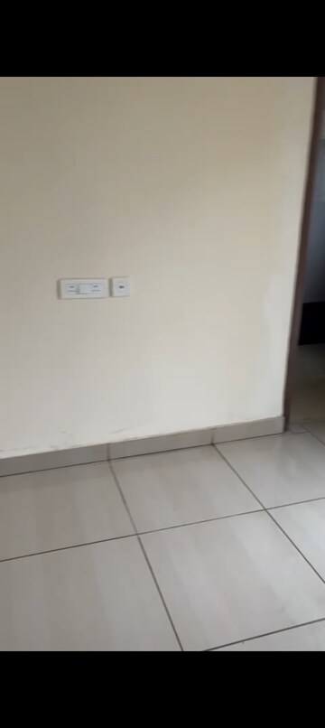 Room in 2 BHK Apartment at La Residentia, Tech Zone 4 Greater Noida – for Rent