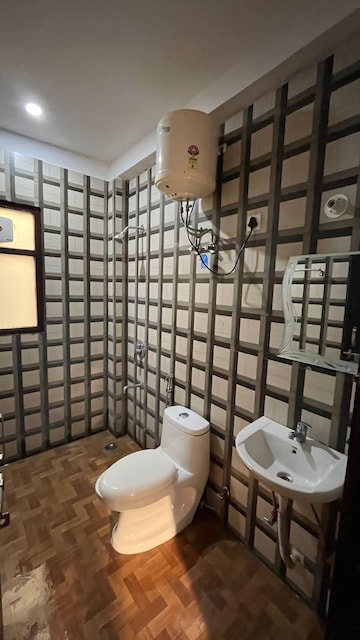 Bathroom in 2 BHK Apartment at Turning Point CHS, Vasai East – for Sale