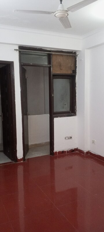 Room in 2 BHK Builder Floor at Paryavaran Complex – for Rent