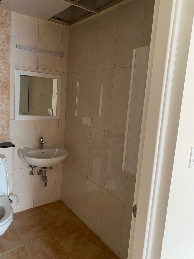 Bathroom, mantri-manyata-lithos 3 Bedroom 1920 Sq.Ft. Apartment In Thanisandra Bangalore 8366610