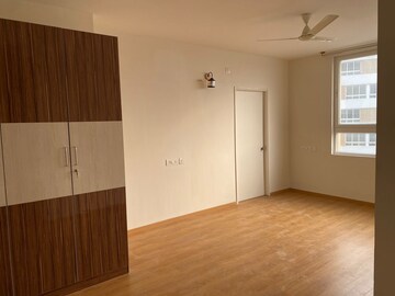 Room in 3 BHK Apartment at Mantri Manyata Lithos, Thanisandra – for Rent