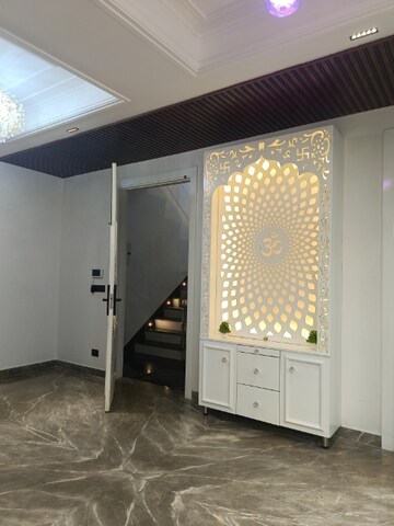Bathroom in 4 BHK Builder Floor at Unitech South City II, Sector 50 – for Sale
