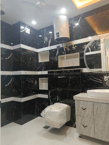Master Bedroom in 4 BHK Builder Floor at Unitech South City II, Sector 50 – for Sale