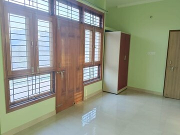 Room in 2 BHK Villa at Gomti Nagar – for Rent