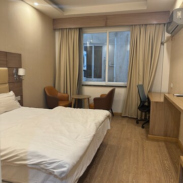 Bedroom in  Pg at Sector 10a – for Rent