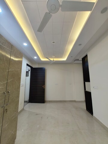 Building Lobby in 3 BHK Builder Floor at Govindpuri – for Rent