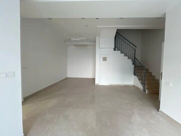 Room in 3 BHK Apartment at Indiabulls Sky Forest, Lower Parel – for Rent