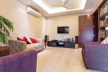Living Room in 3.5 BHK Apartment at Panchsheel Enclave – for Rent
