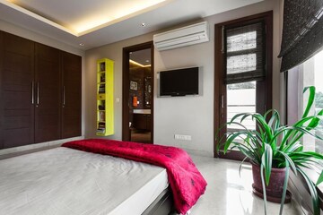 Bedroom in 3.5 BHK Apartment at Panchsheel Enclave – for Rent