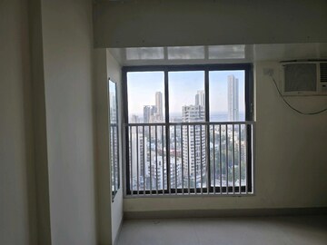 Room in 4 BHK Apartment at Chaitanya Tower, Prabhadevi – for Rent