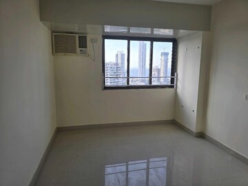 Room in 4 BHK Apartment at Chaitanya Tower, Prabhadevi – for Rent