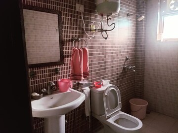 Bathroom in 3 BHK Builder Floor at Omaxe Heights, Sector 86 – for Rent