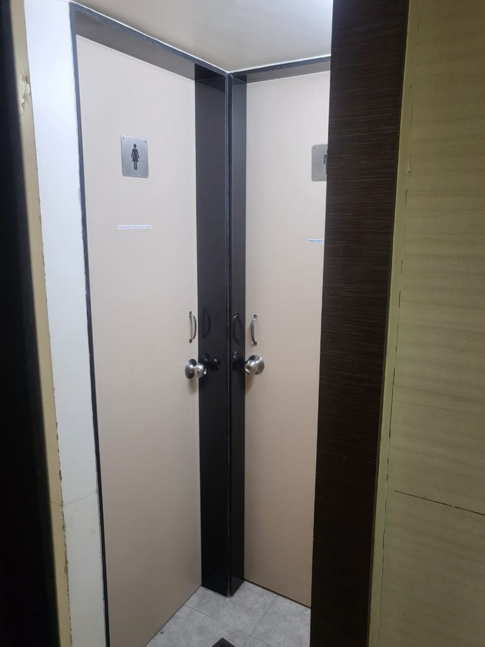 Office Space For Sale in Marine Lines 