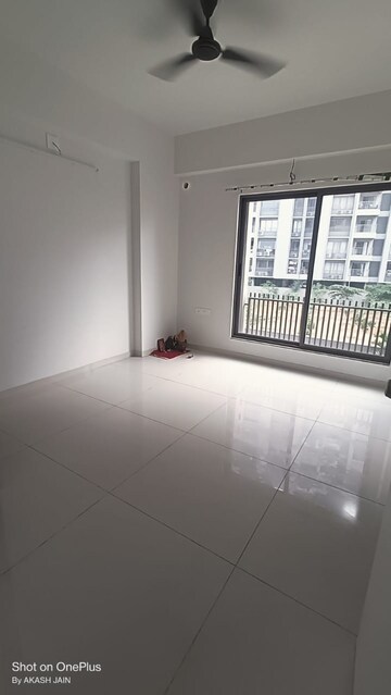 Room in 3 BHK Apartment at Swati Parkside, Shela – for Rent